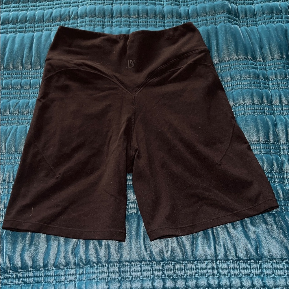 L Buffbunny Silhouette Shorts - Picture 2 of 3